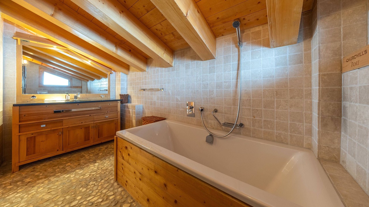 Photo of Bathroom in Saint-Pierre-de-Clages
