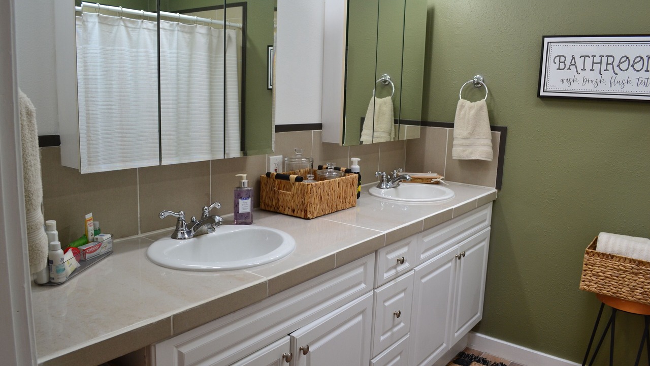 Photo of Bathroom in Leon Junction