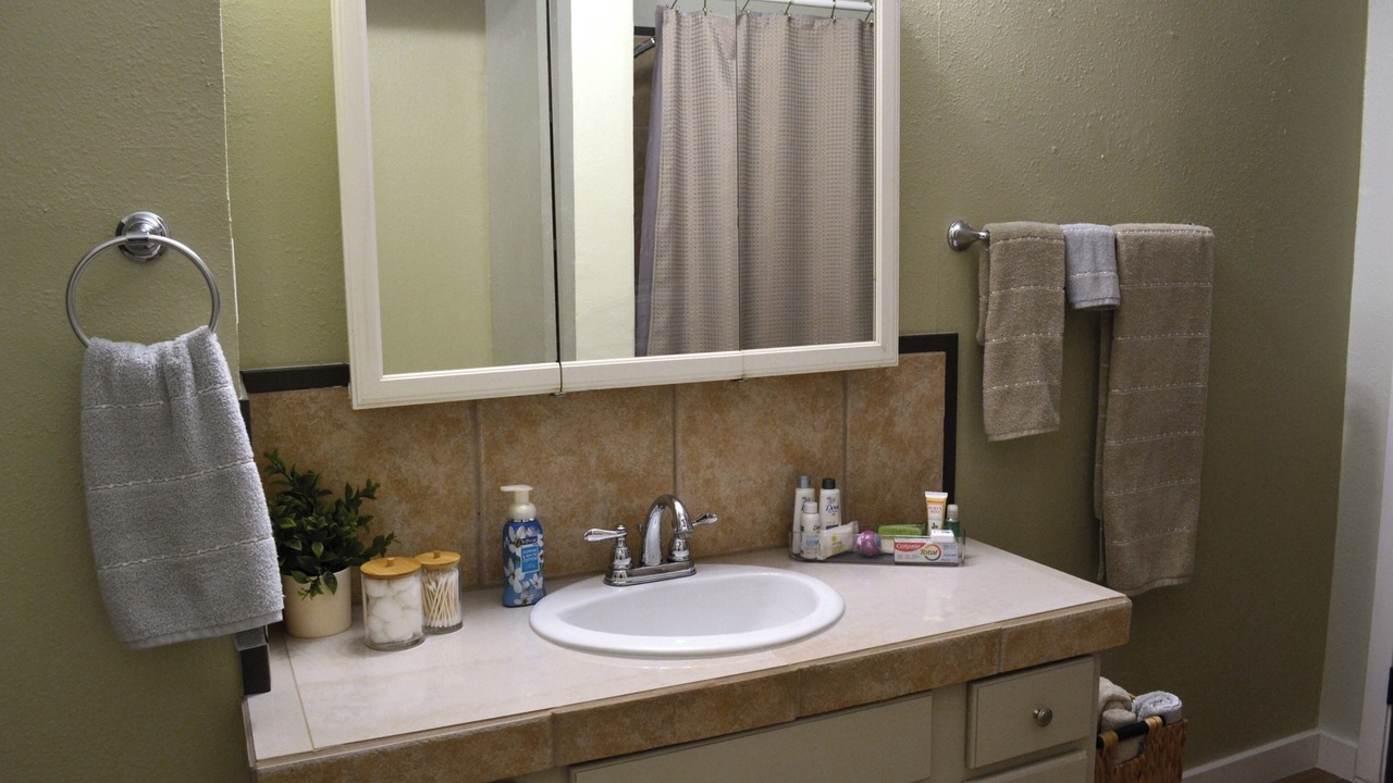 Photo of Bathroom in Leon Junction