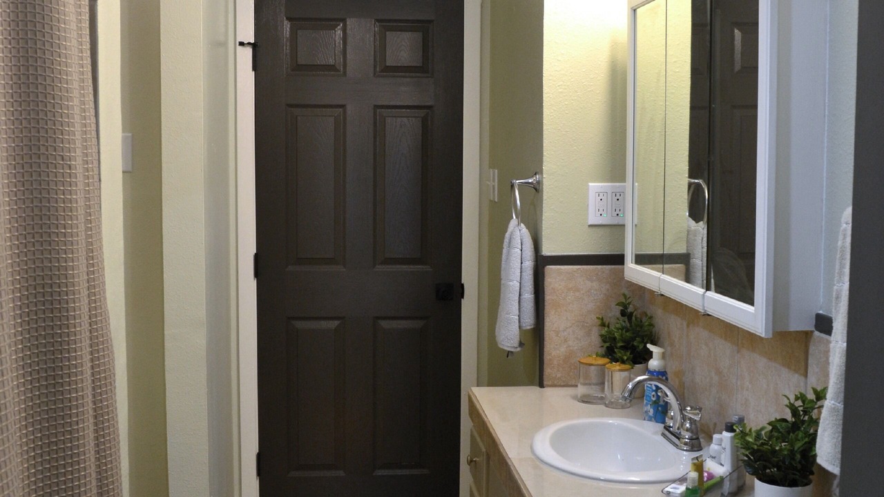 Photo of Bathroom in Leon Junction