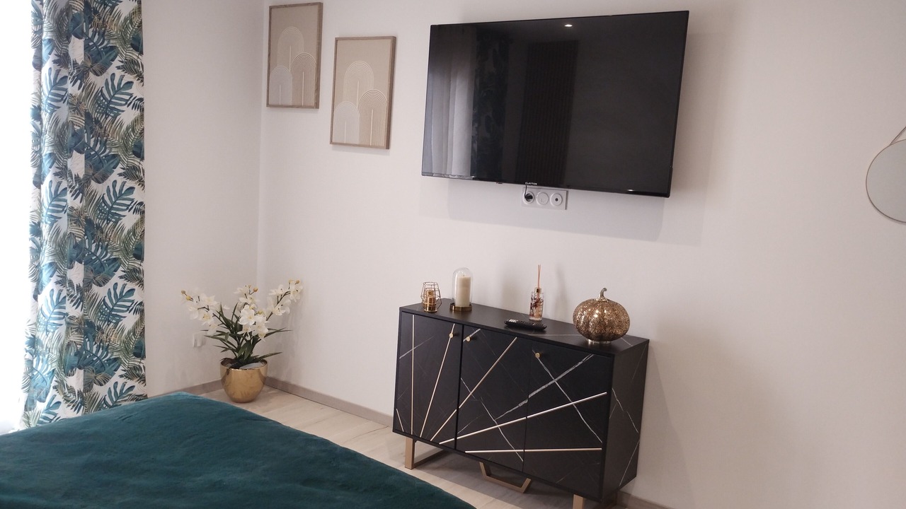 Photo of Bedroom in Charly