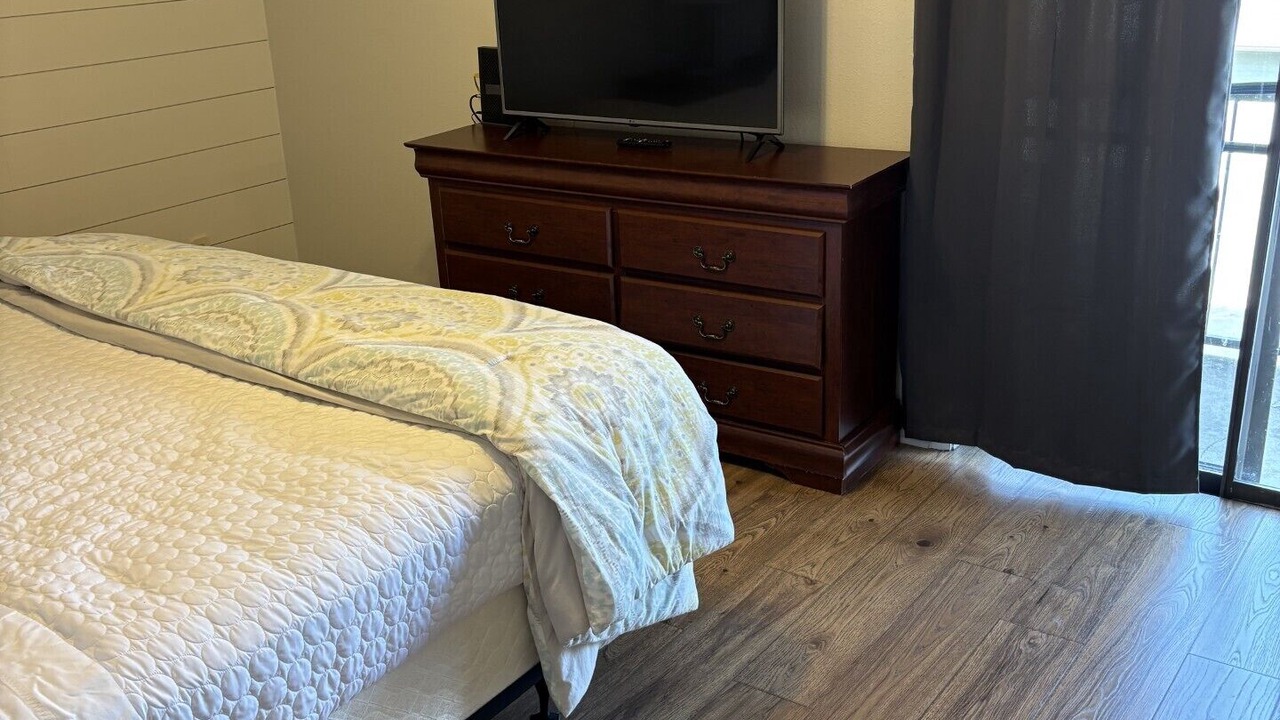 Photo of Bedroom in Lake Hamilton