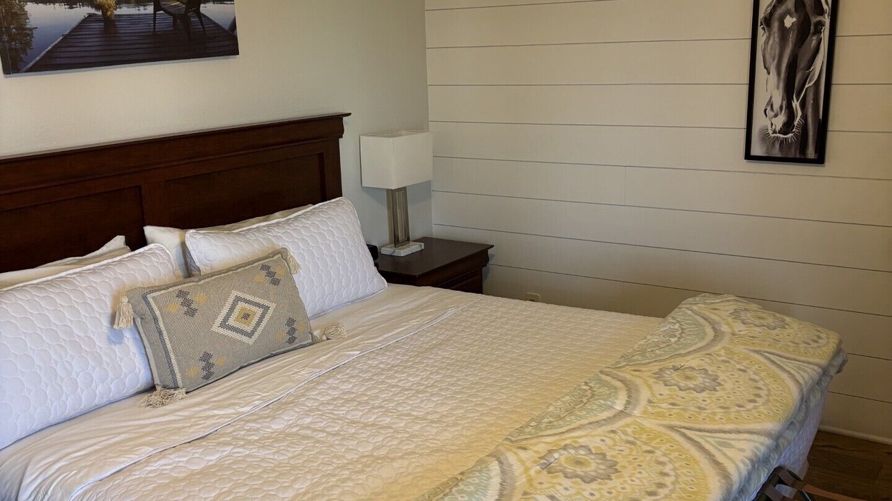Photo of Bedroom in Lake Hamilton