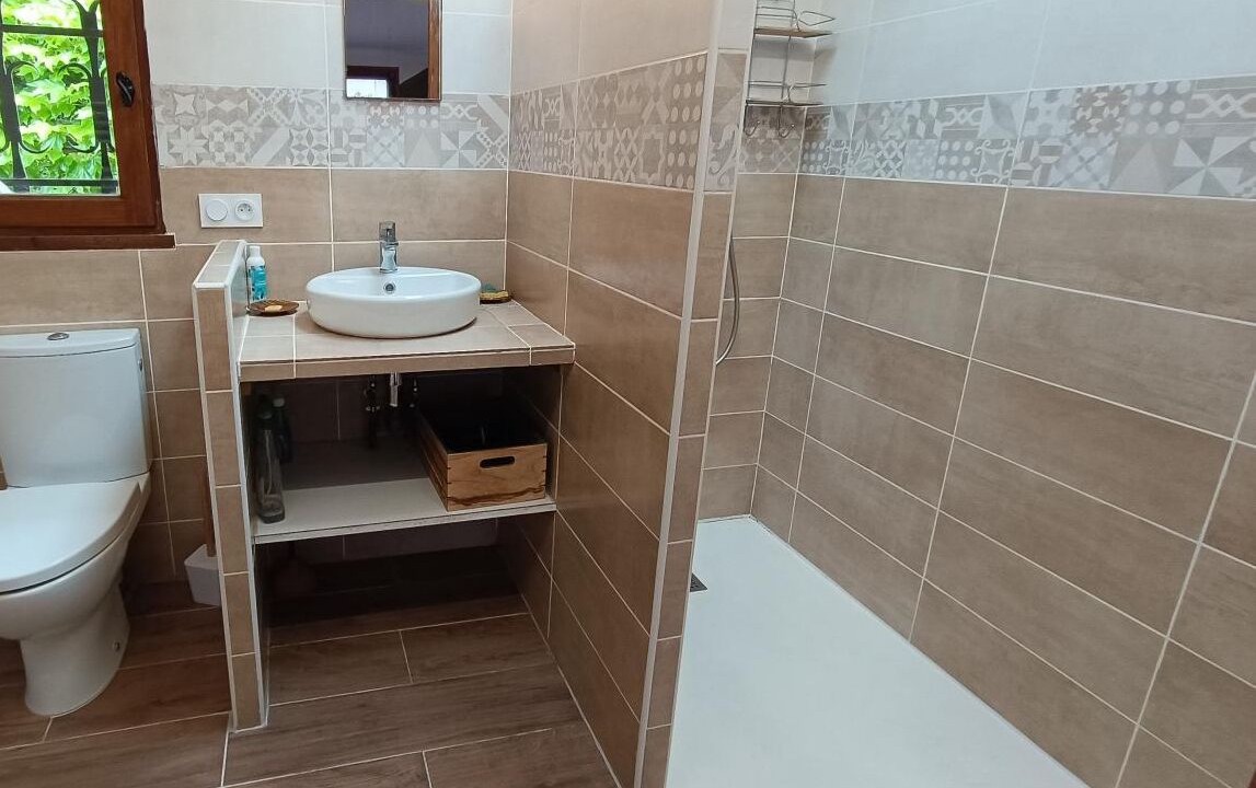 Photo of Bathroom in Castelnau-Montratier-Sainte-Alauzie