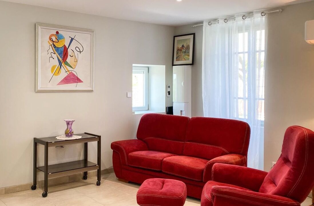 Photo of Livingroom in Thedirac