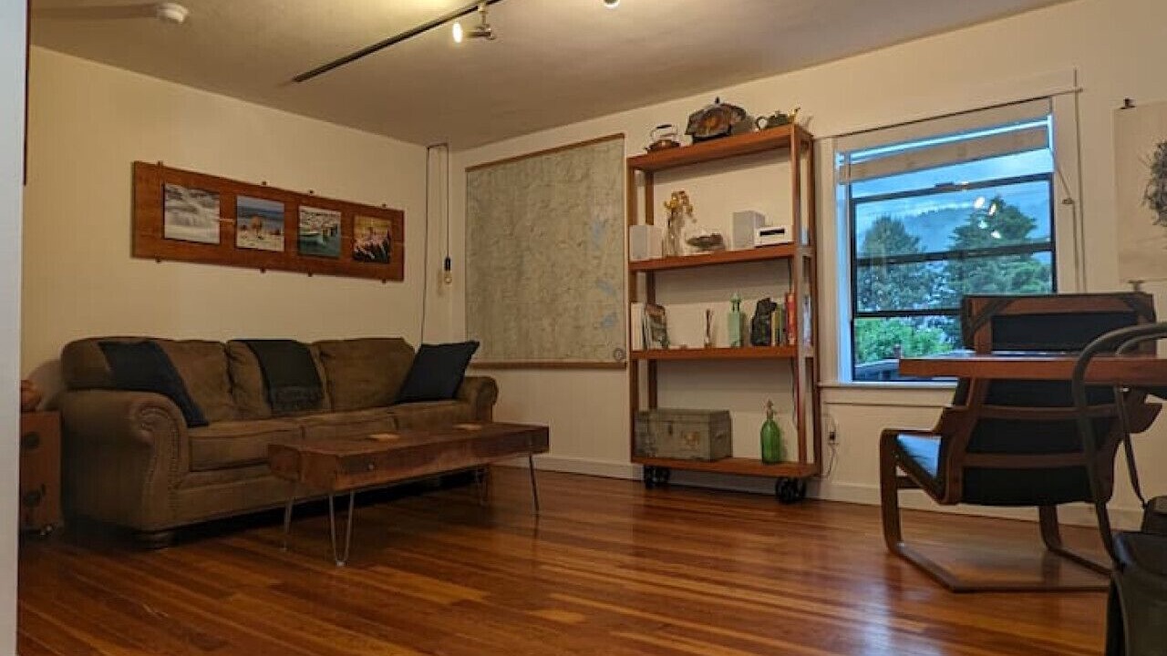 Photo of Livingroom in Oakridge