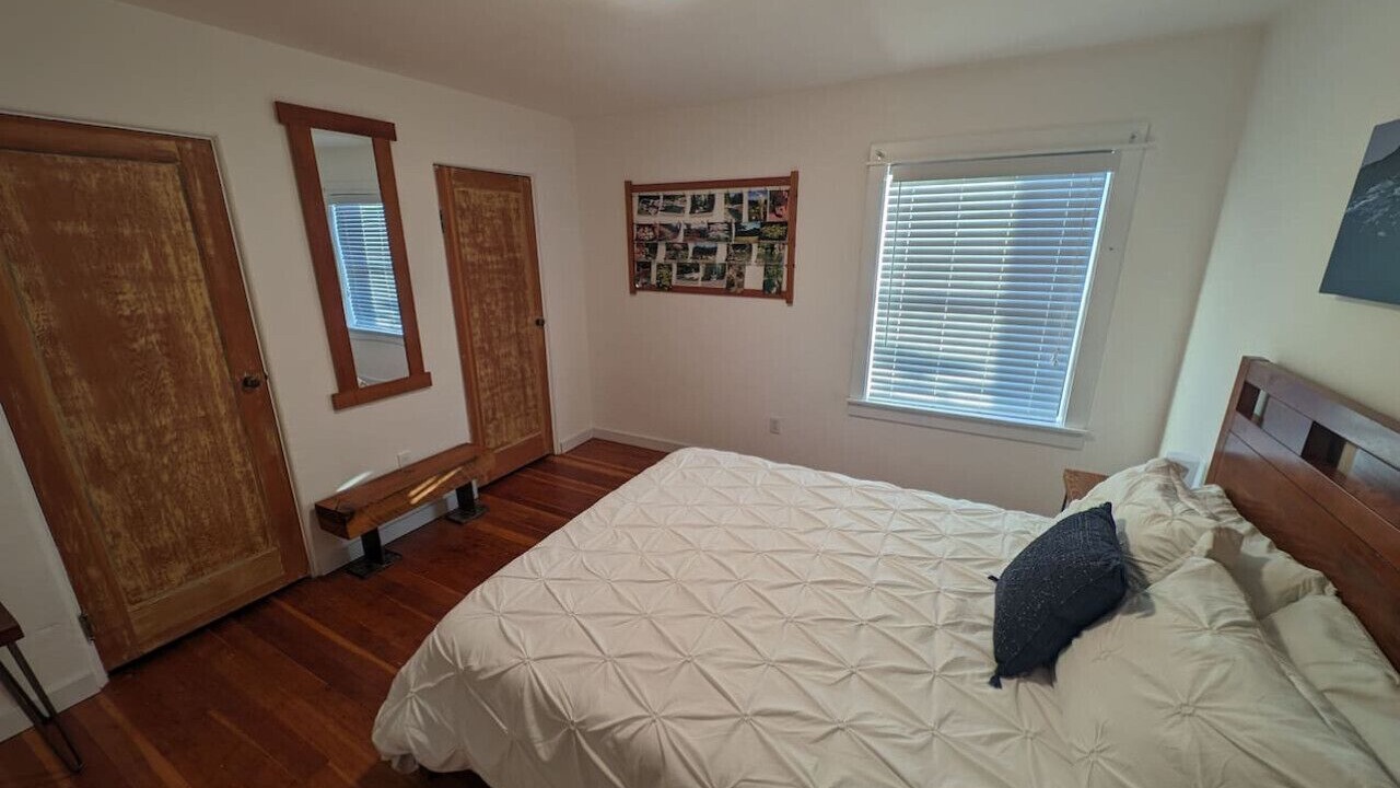 Photo of Bedroom in Oakridge