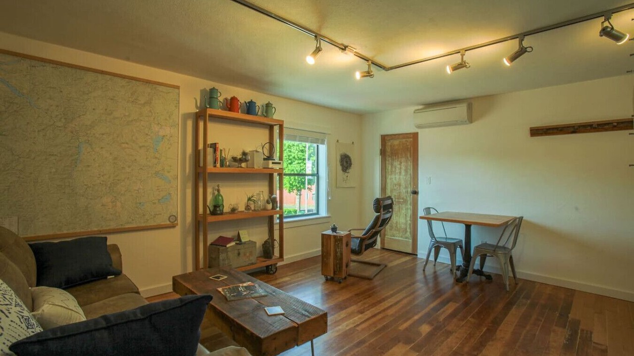 Photo of Livingroom in Oakridge