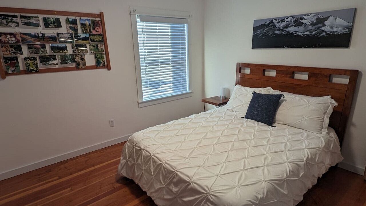 Photo of Bedroom in Oakridge