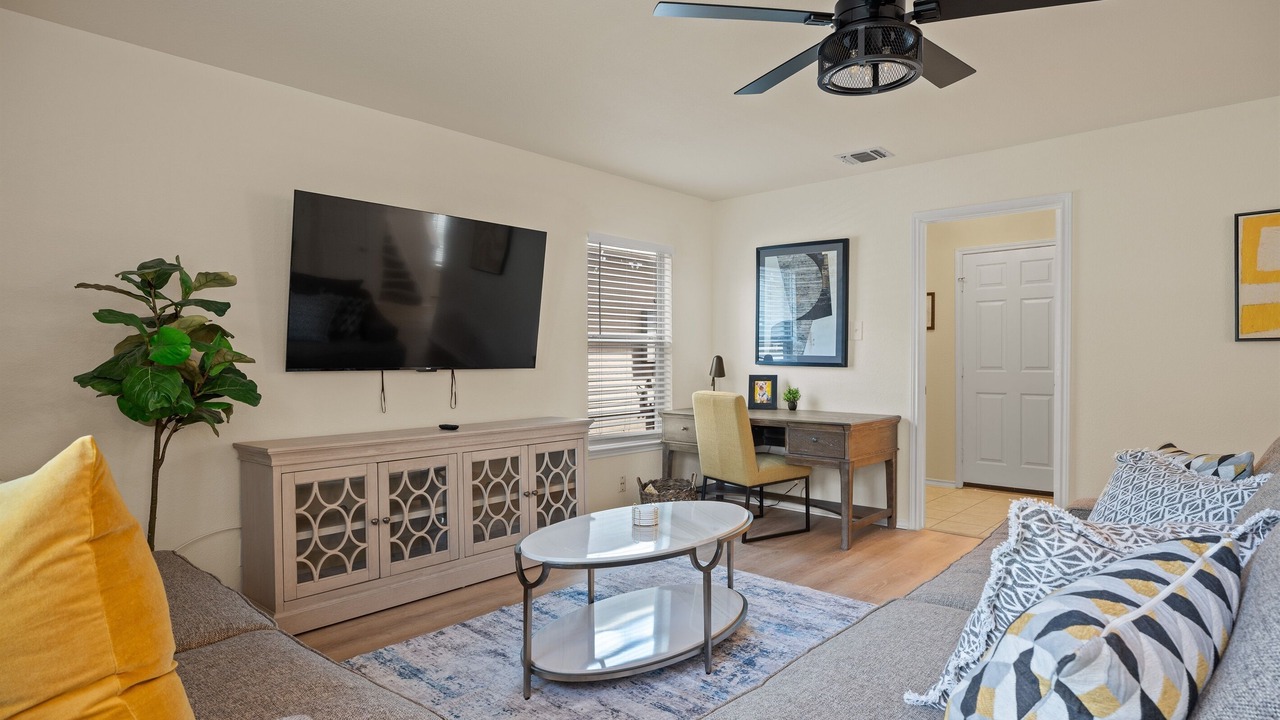 Photo of Livingroom in Leon Valley