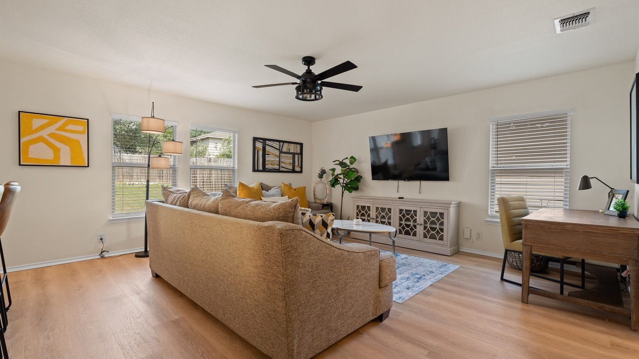 Photo of Livingroom in Leon Valley