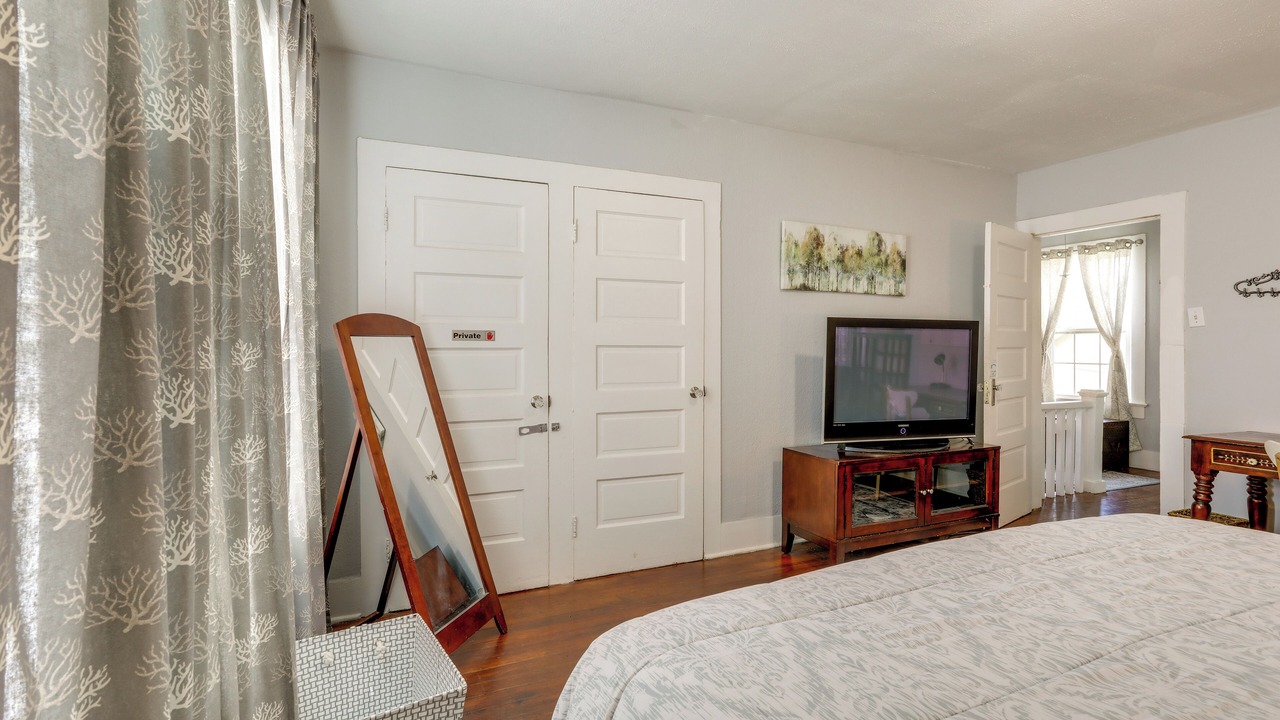 Photo of Bedroom in Mid City South