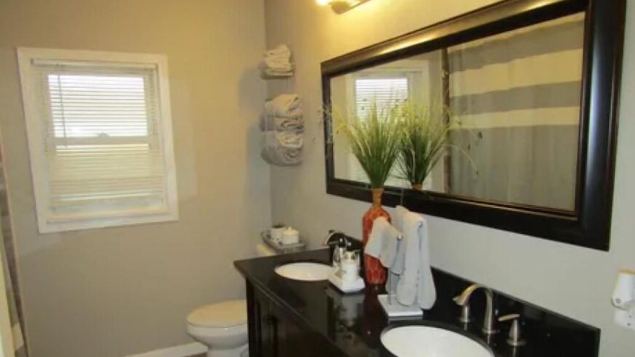 Photo of Bathroom in Dawn