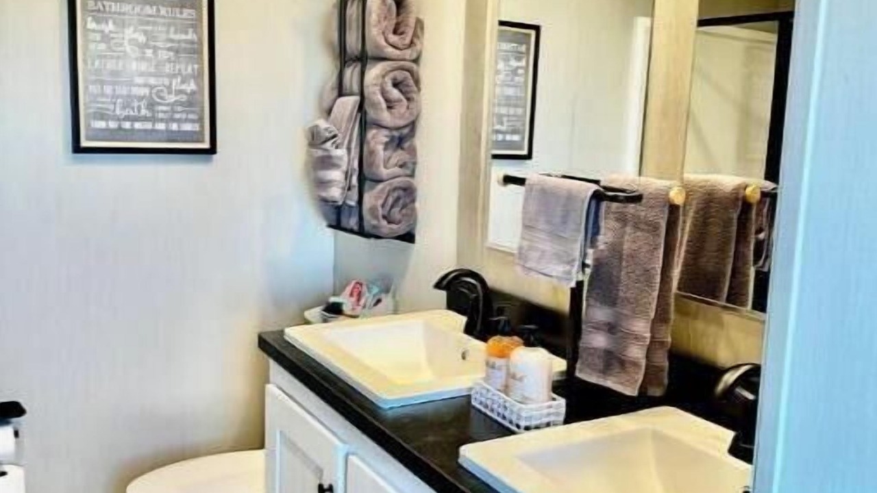 Photo of Bathroom in Dawn
