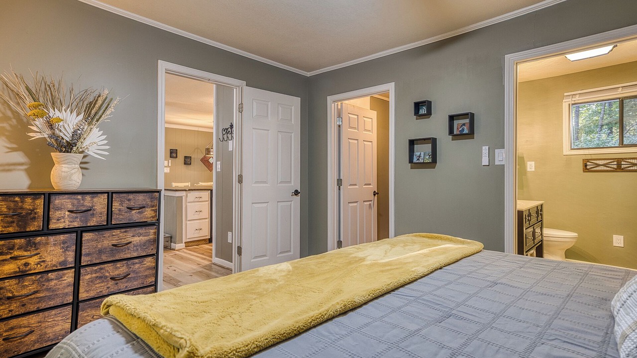 Photo of Bedroom in Walnut Mountain
