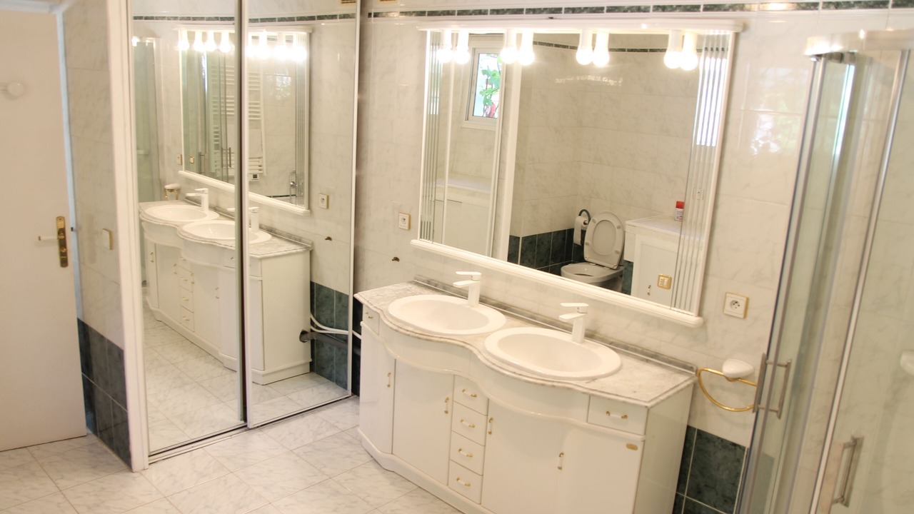 Photo of Bathroom in Laroque