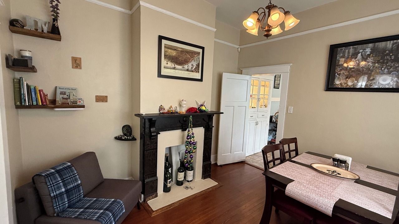 Photo of Livingroom in Irish Channel
