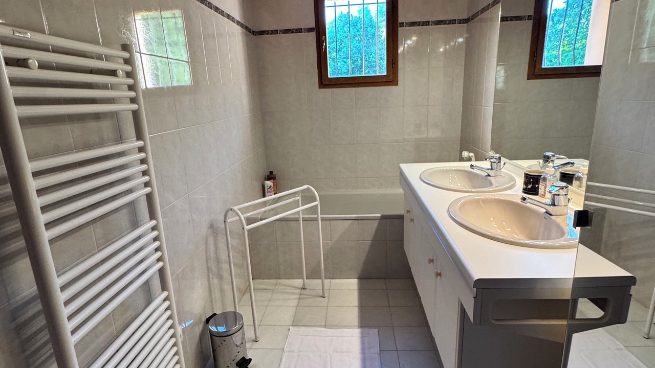 Photo of Bathroom in Saillans