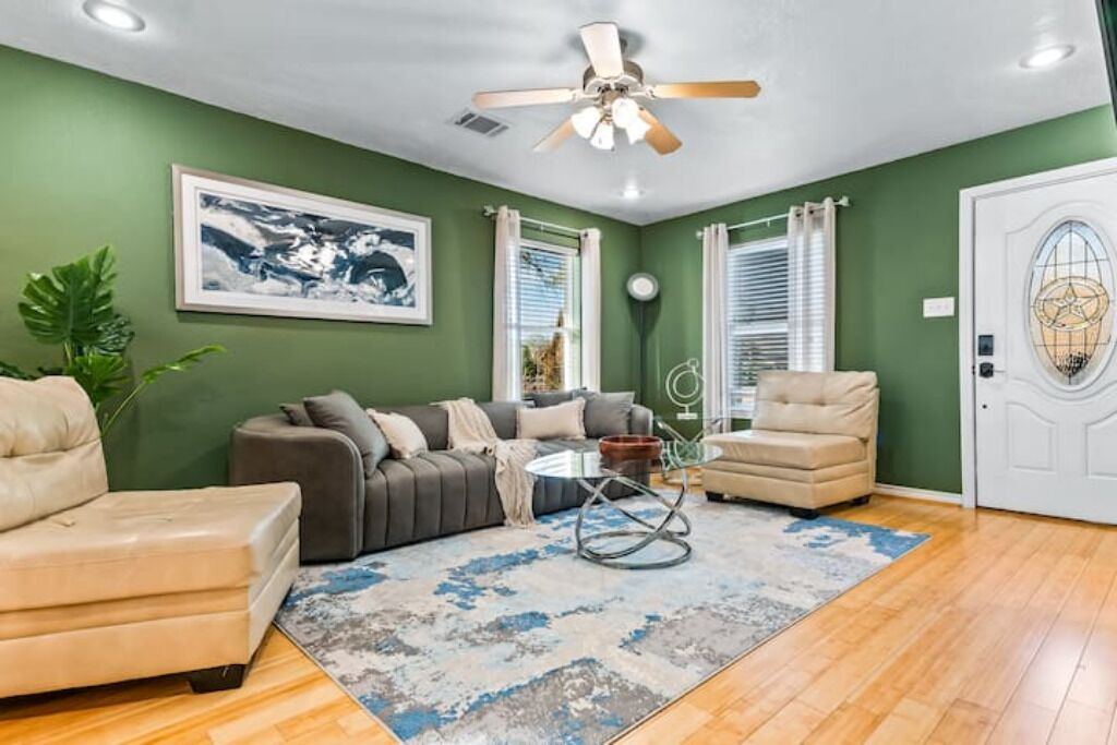 Photo of Livingroom in Gun Barrel City