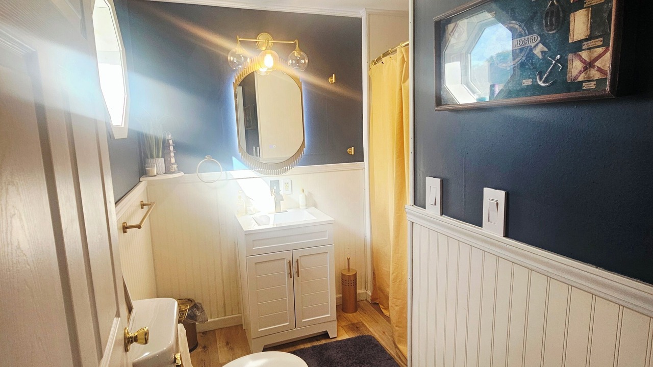 Photo of Bathroom in New Geneva
