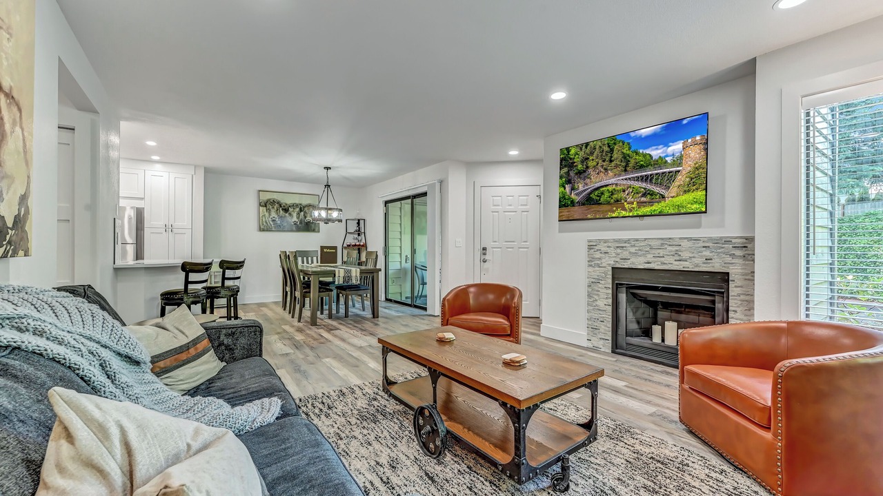 Photo of Livingroom in Northwest Bellevue