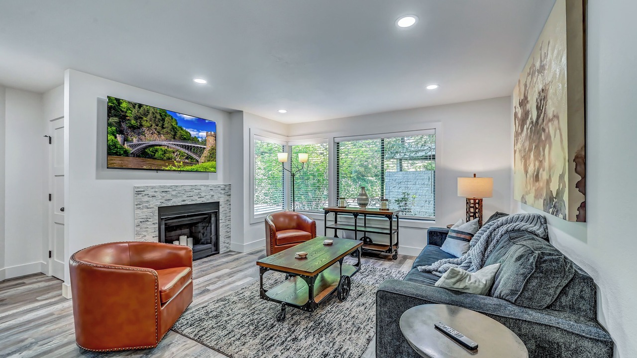 Photo of Livingroom in Northwest Bellevue