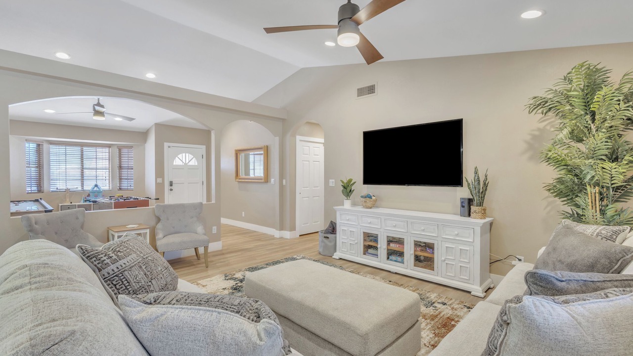 Photo of Livingroom in East Mesa