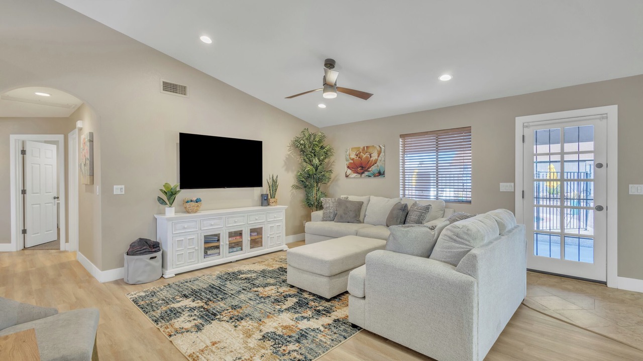Photo of Livingroom in East Mesa