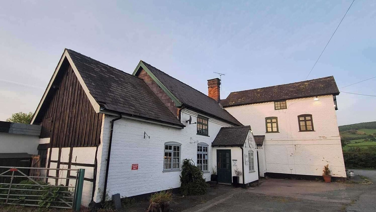 Photo of Others in Kingswood