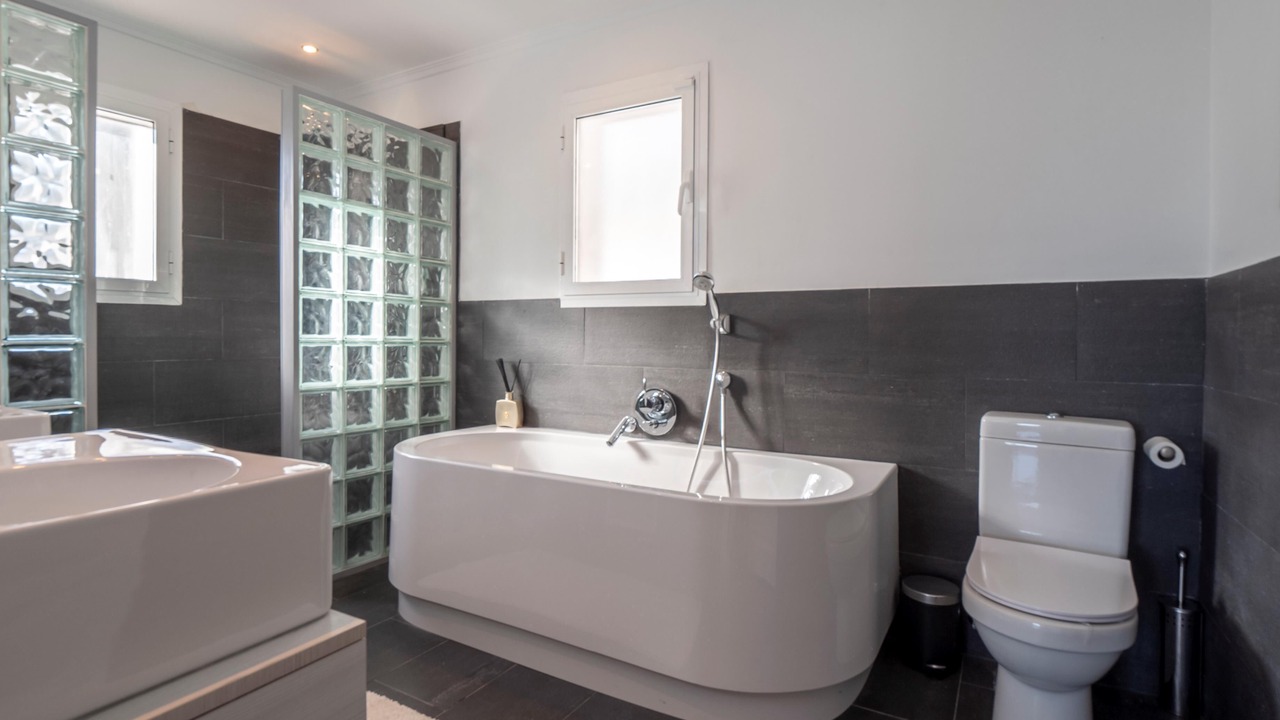 Photo of Bathroom in Benimeit