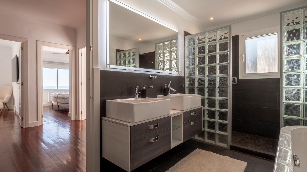 Photo of Bathroom in Benimeit