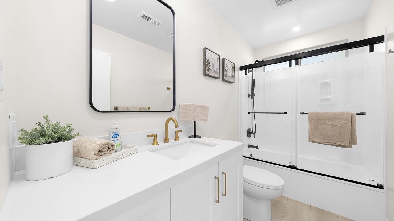 Photo of Bathroom in Lincoln Acres