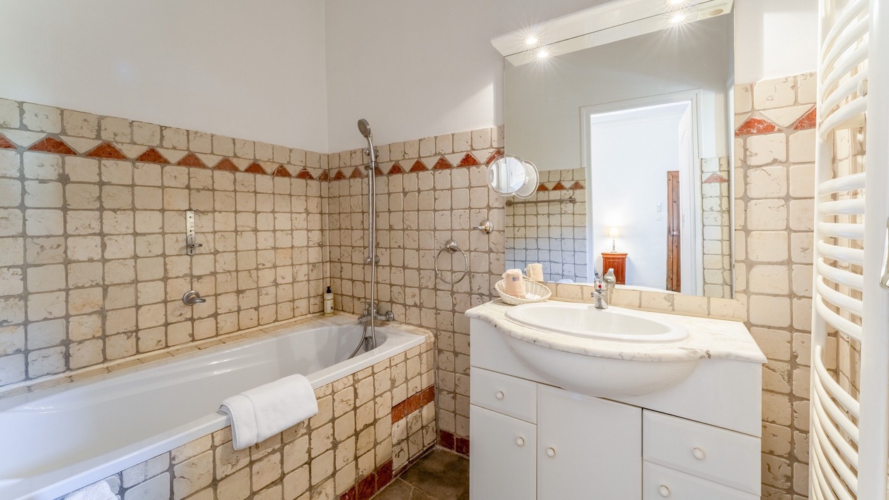 Photo of Bathroom in Collias
