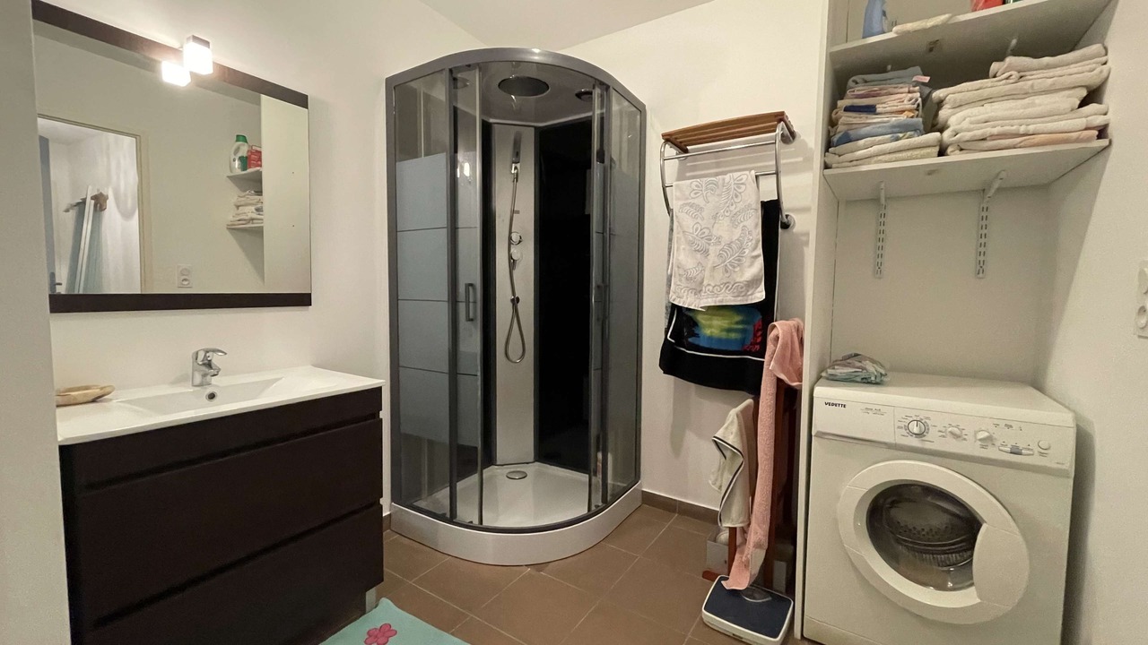 Photo of Bathroom in Romainville