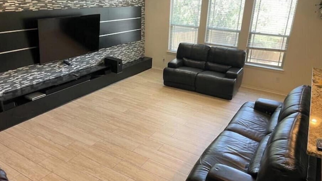 Photo of Livingroom in Far North Central