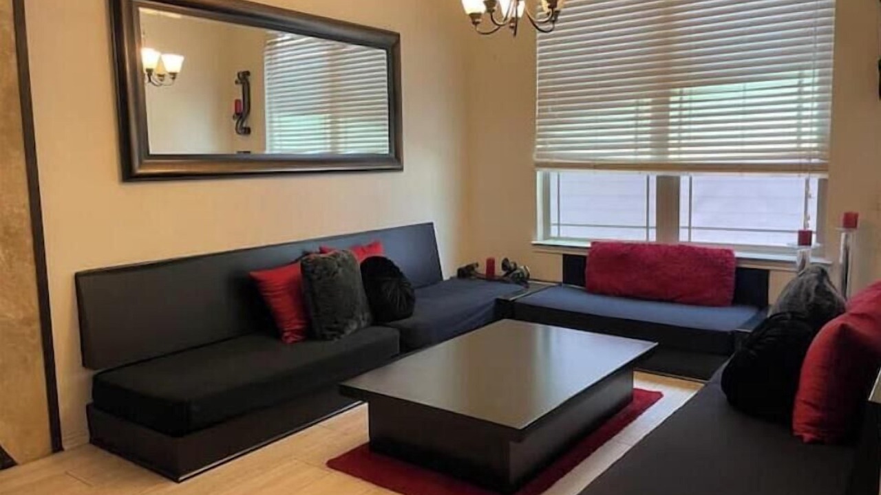 Photo of Livingroom in Far North Central