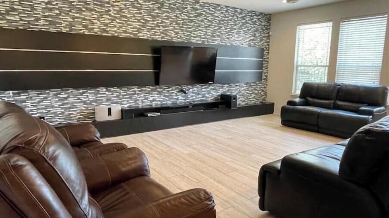 Photo of Livingroom in Far North Central
