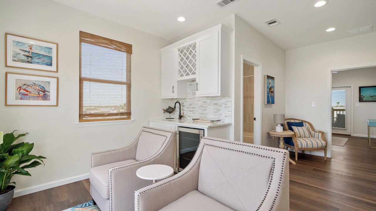 Photo of Livingroom in City-by-the Sea