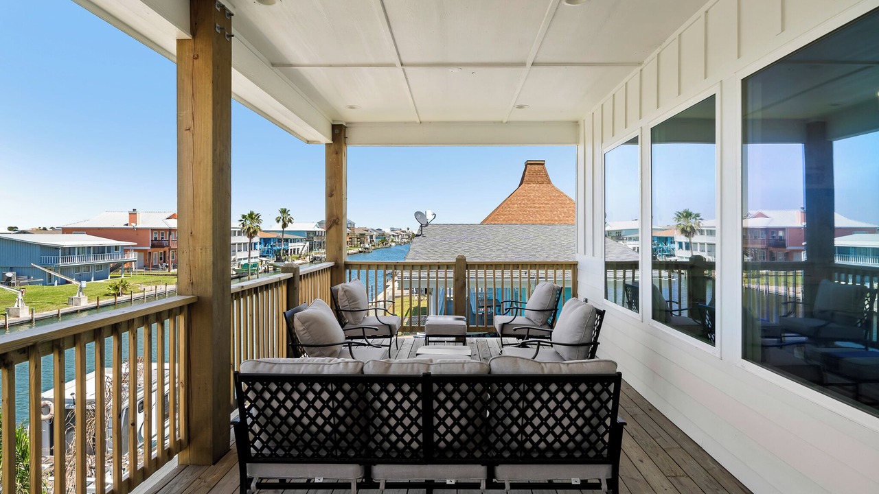 Photo of Outdoor in City-by-the Sea