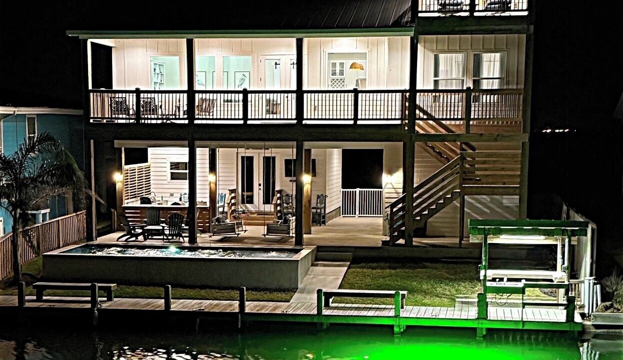 Photo of Outdoor in City-by-the Sea