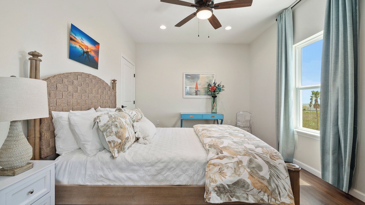Photo of Bedroom in City-by-the Sea