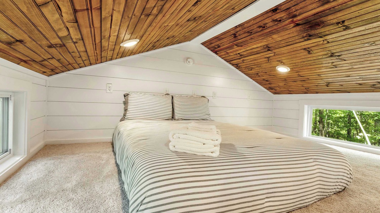 Photo of Bedroom in Menlo