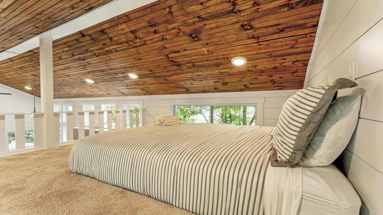 Photo of Bedroom in Menlo
