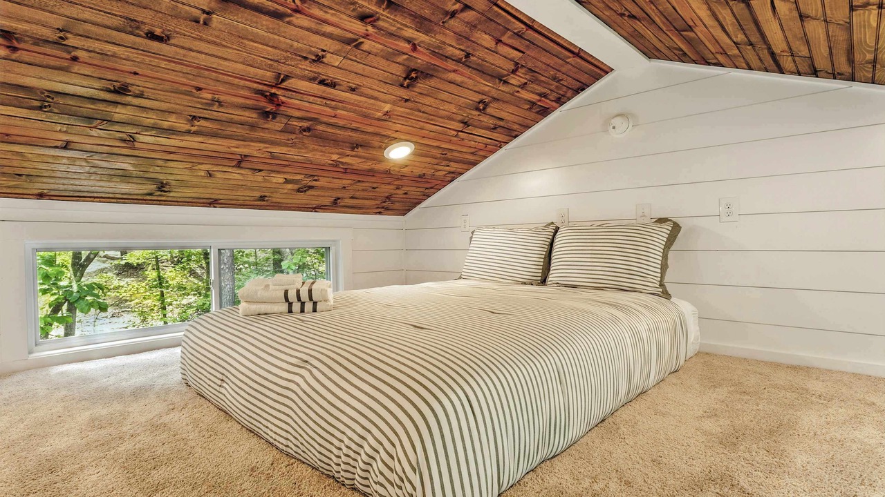 Photo of Bedroom in Menlo