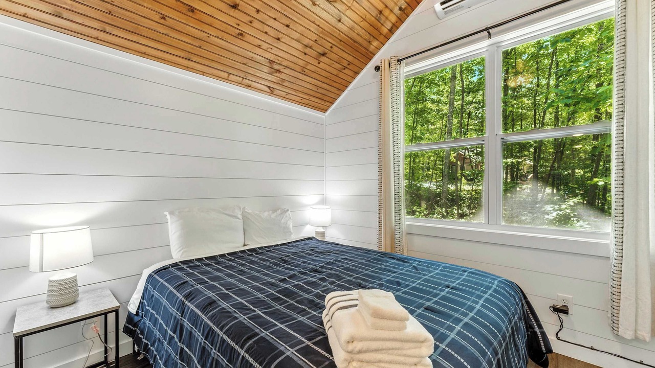 Photo of Bedroom in Menlo