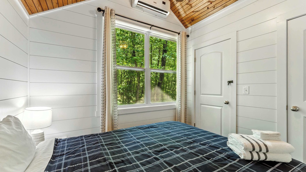 Photo of Bedroom in Menlo