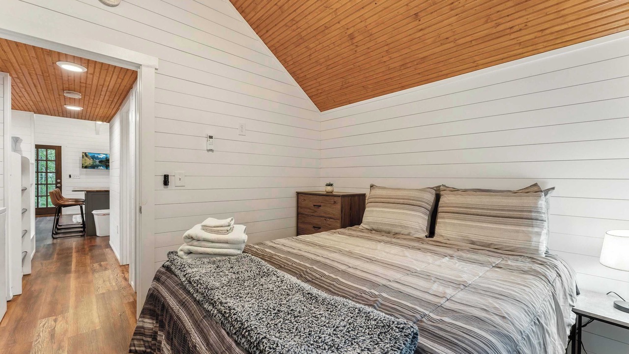 Photo of Bedroom in Menlo