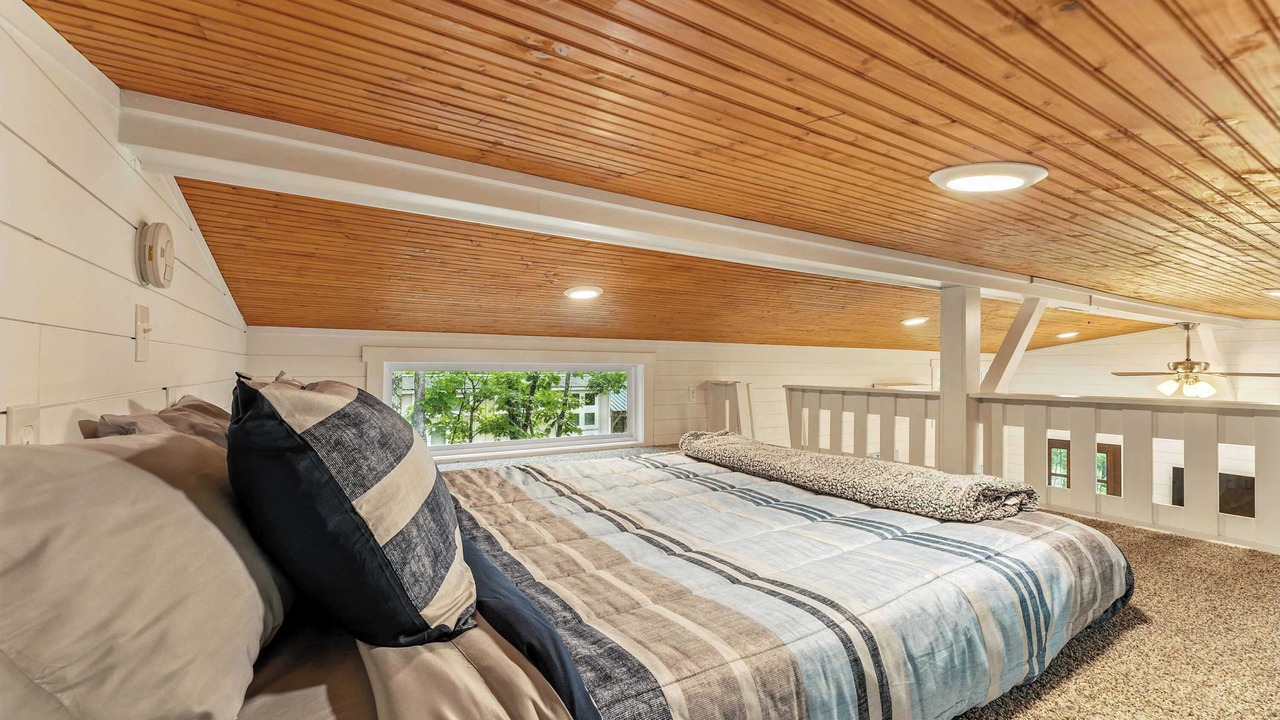 Photo of Bedroom in Menlo