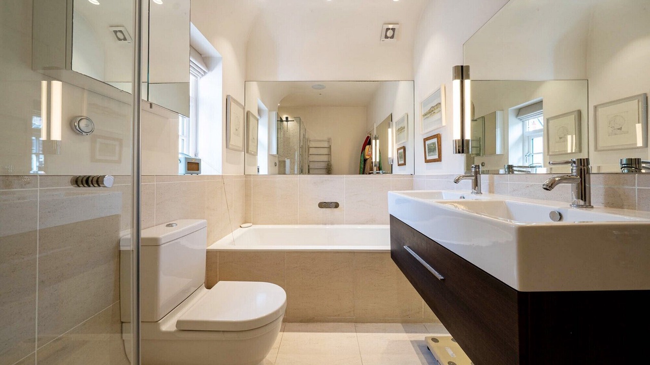 Photo of Bathroom in Wandsworth Common