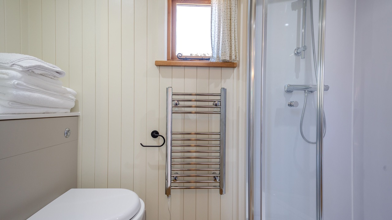 Photo of Bathroom in Llannefydd